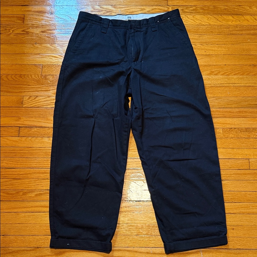 Uniqlo Men's Classic Black wide tapered Chinos
